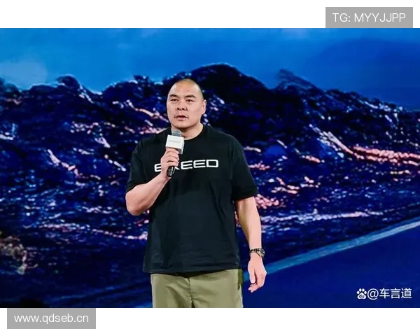 张志磊手拿外卖坐豪车，车里堆满名牌包，我这反差服了