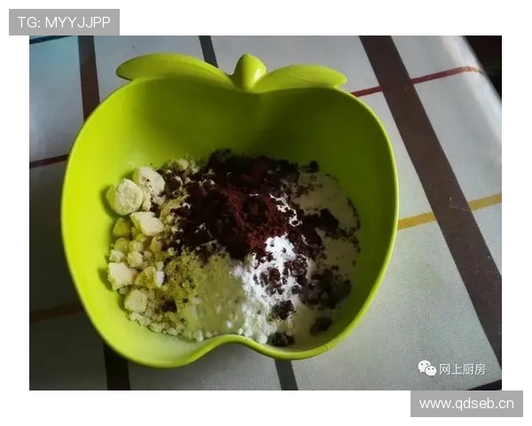 皮斯托瑞斯家的冰箱里塞满蛋白粉，连狗都只吃鸡胸肉