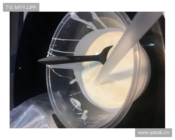 赵继伟家冰箱里塞满蛋白粉,连饮料都是无糖的 赵继伟家冰箱里塞满蛋白粉,连饮料都是无糖的